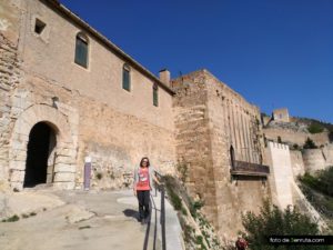 Llegada al Castillo por el sur de las murallas