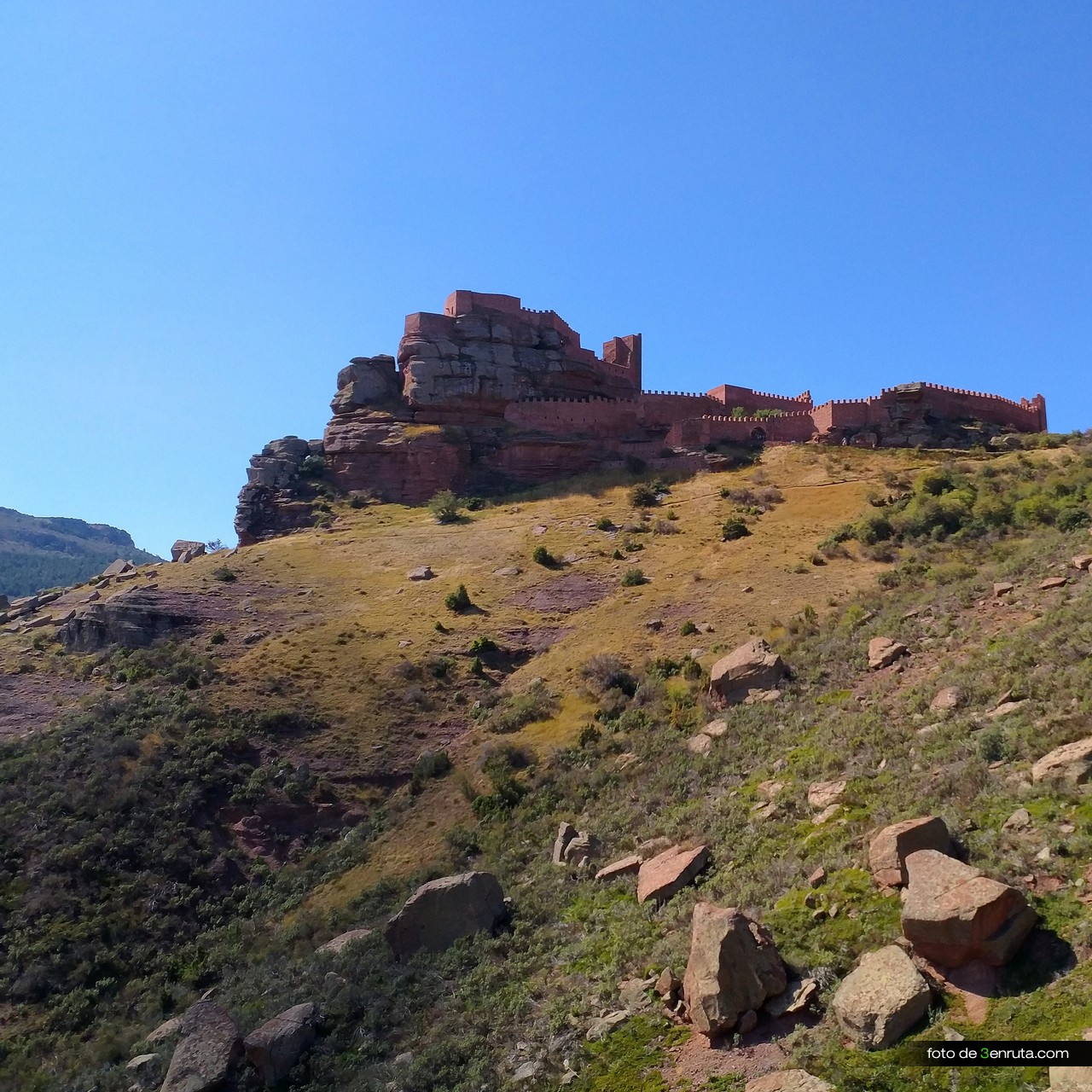 Castillo de Peracense desde la Bajada