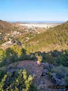 Vista de la carretera, lecho del rio Belcaire y la Vall D'Uixó