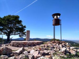 Vertice geodésico y pluviómetro de Sierra Alta