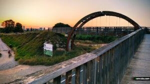 Puente de Madera que nos saca de Mislata hacia la ruta Fluvial del Turia