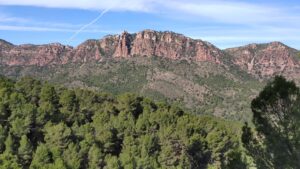 El Garbí desde la pista de subida tras bajar la senda de la Murta