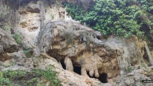 Veremos estalagticas, estalagmitas y columnas en el exterior
